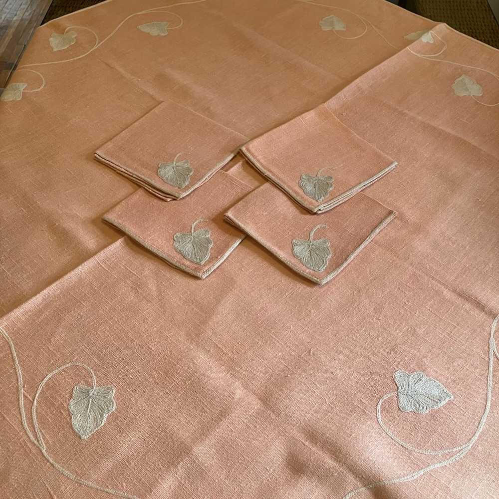 Vintage 1970s Luncheon Tablecloth/4 Napkins Embro… - image 2