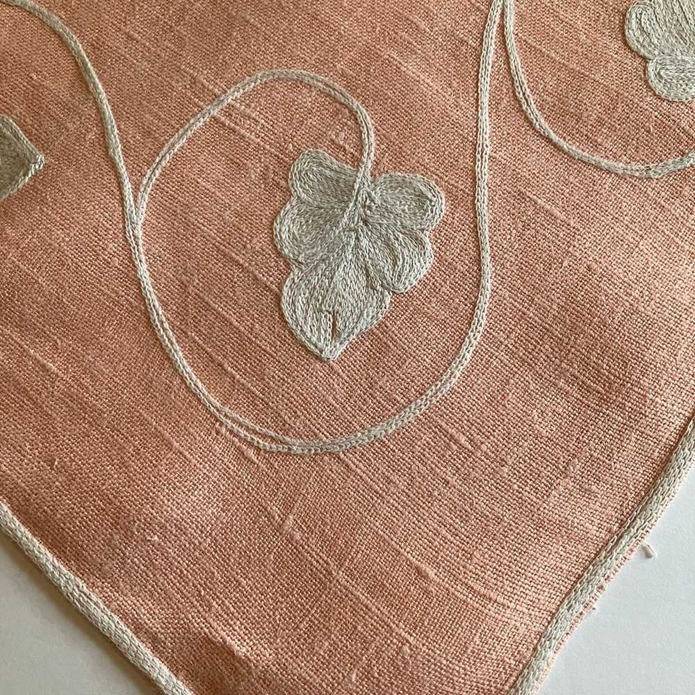 Vintage 1970s Luncheon Tablecloth/4 Napkins Embro… - image 3