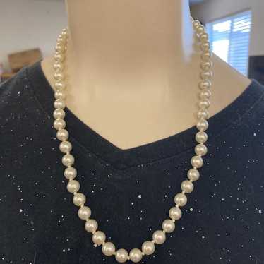 Vintage Japan signed pearl necklace individually … - image 1