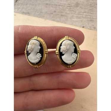 Vintage Dainty Screw Back Cameo Earrings