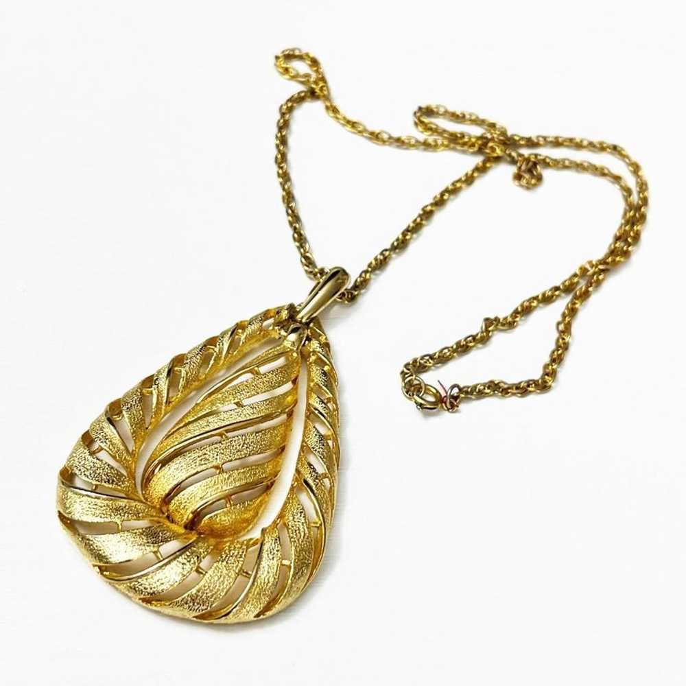 Vintage 70's Gold Textured Teardrop Pendant Neckl… - image 2