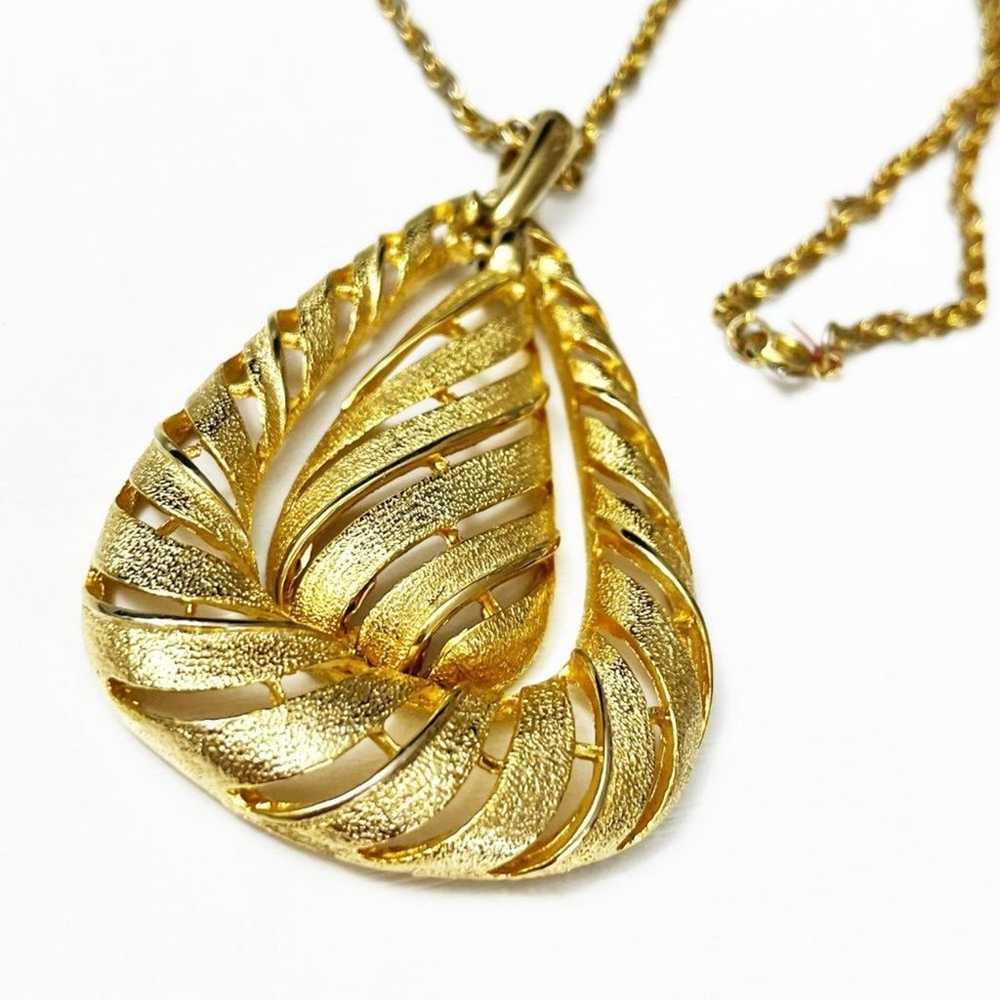 Vintage 70's Gold Textured Teardrop Pendant Neckl… - image 5