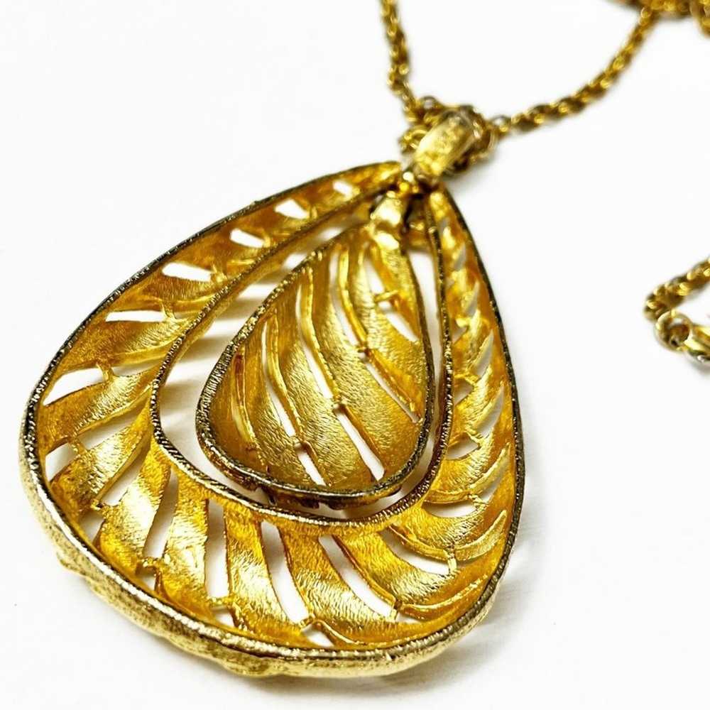 Vintage 70's Gold Textured Teardrop Pendant Neckl… - image 6