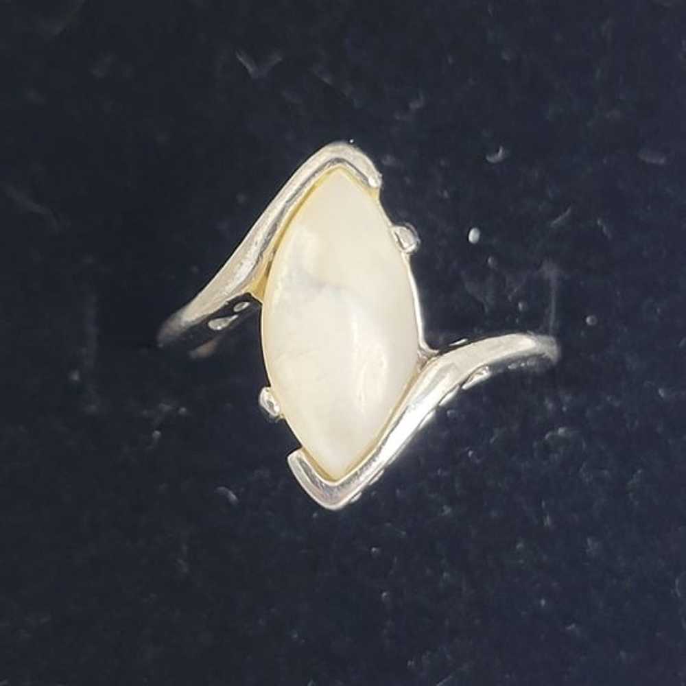 Vintage Mother of Pearl Marquise Ring 925 Sterlin… - image 3