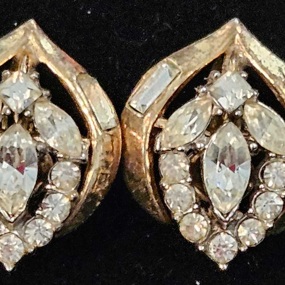 Vintage Crown Trifari rhinestone clip on earrings - image 2