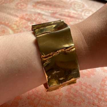 Gold tone Bracelet Retro vintage?