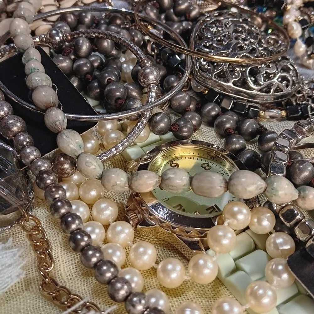 Mixed Vintage Jewelry Lot - Necklaces, Bracelets,… - image 7