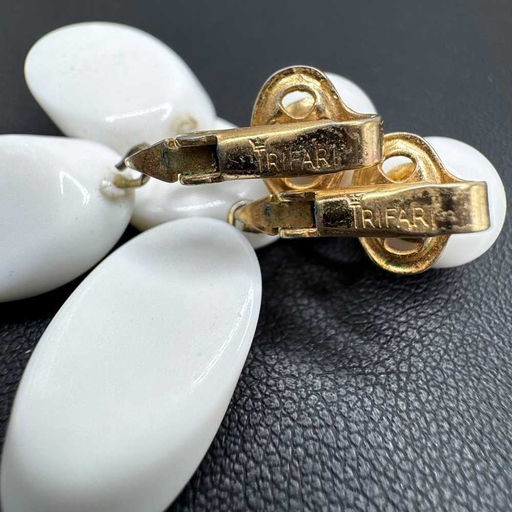 Vintage Crown Trifari White Clip on Earrings~Sign… - image 2