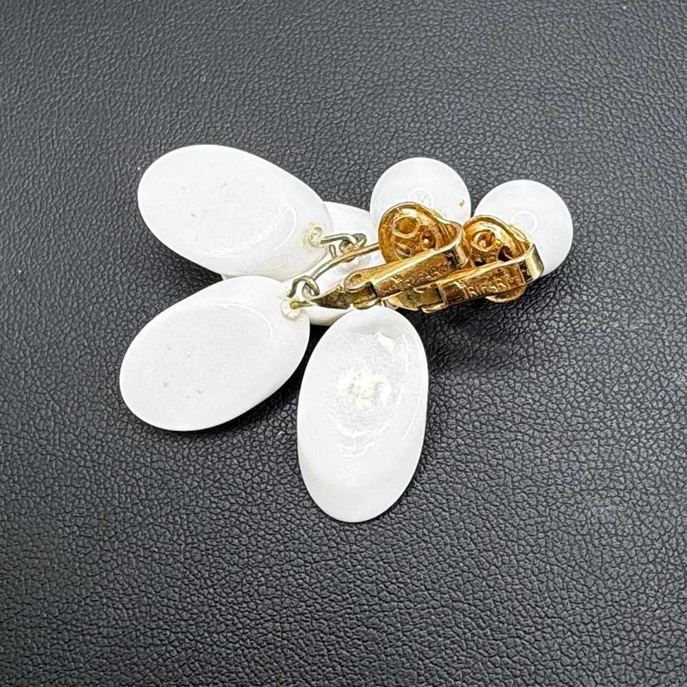Vintage Crown Trifari White Clip on Earrings~Sign… - image 3