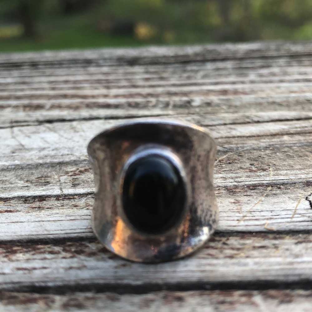 Sterling and onyx solid ring - image 3