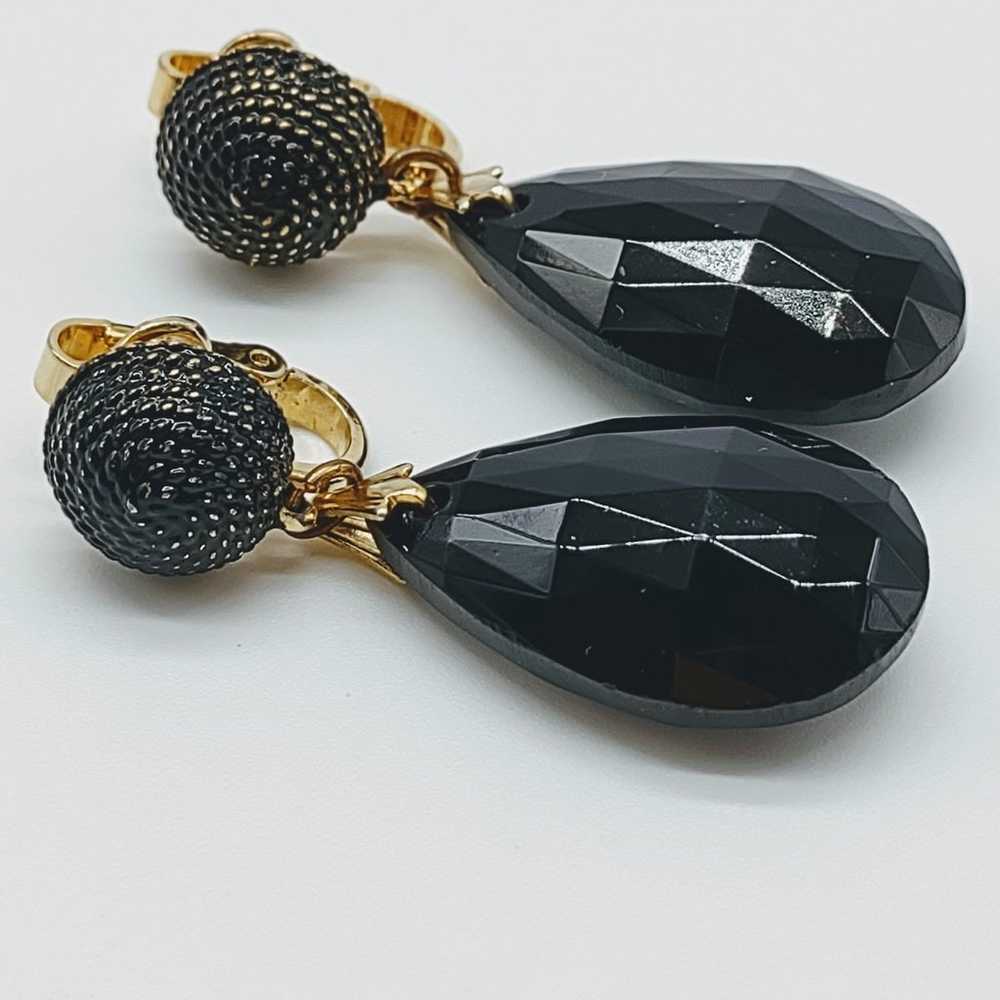 Vintage Crown Trifari Black Faceted Drop Earrings - image 3