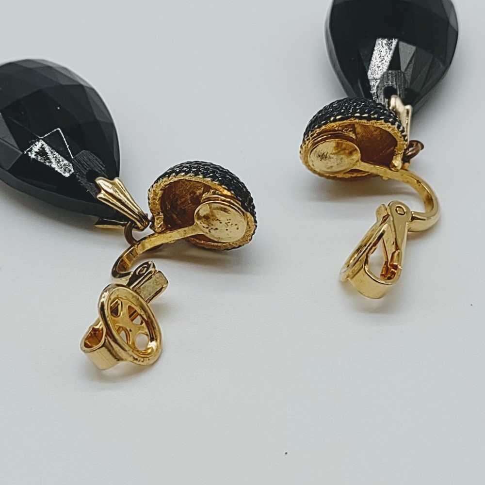 Vintage Crown Trifari Black Faceted Drop Earrings - image 4