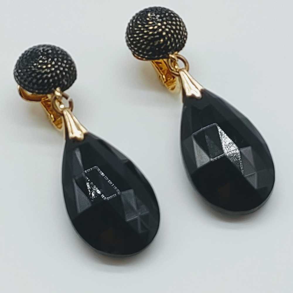 Vintage Crown Trifari Black Faceted Drop Earrings - image 6