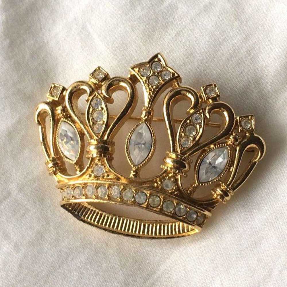 Vintage Kenneth Jay Lane Avon Gold Brooch Crown - image 2