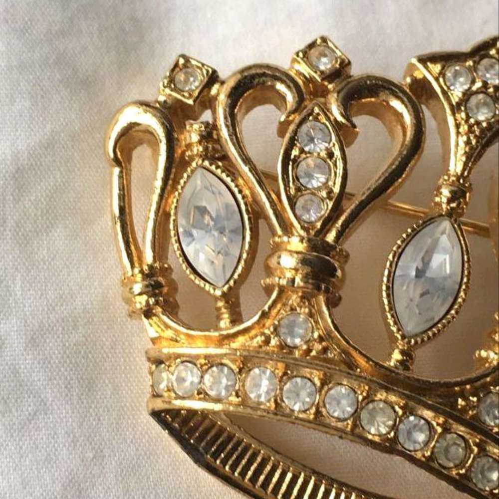 Vintage Kenneth Jay Lane Avon Gold Brooch Crown - image 3