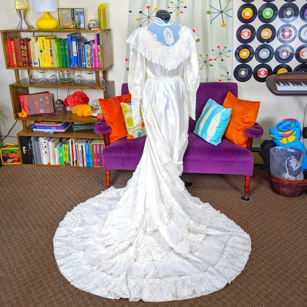 1970s Chapel Length Wedding Dress & Train 70s Vin… - image 2