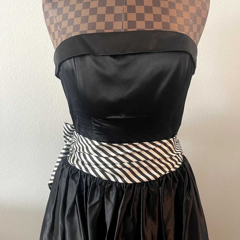 Gunne Sax Vtg 80s Strapless Dress w/ Striped Bow … - image 3