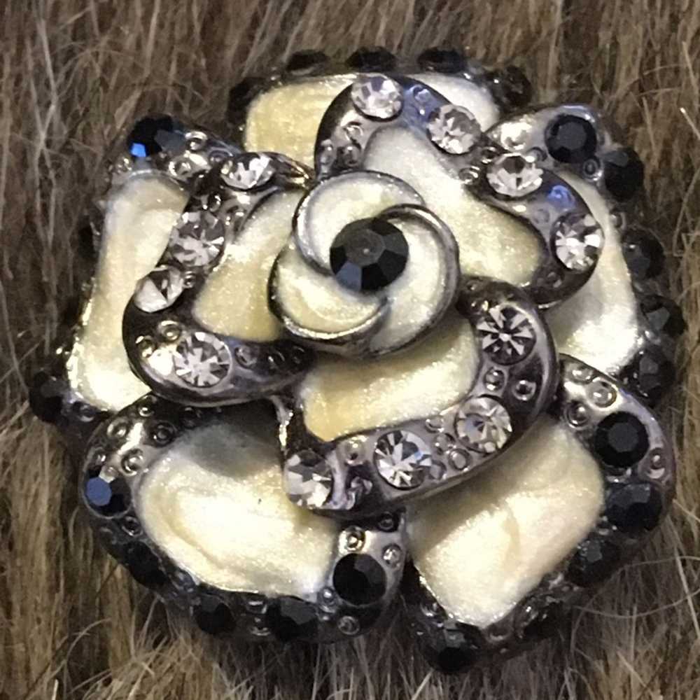 Vintage Vintage enamel faceted crystal rose brooch - image 1