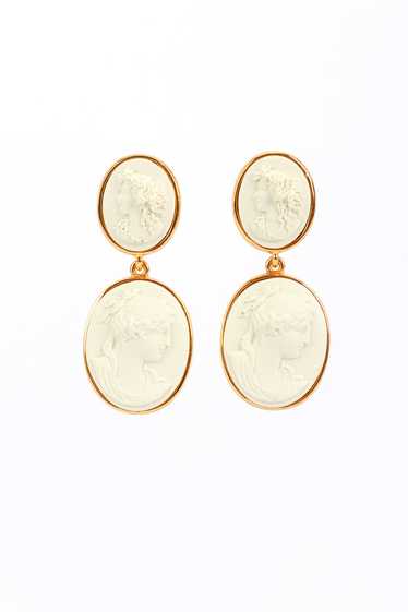 OSCAR DE LA RENTA Classic Cameo Earrings - image 1