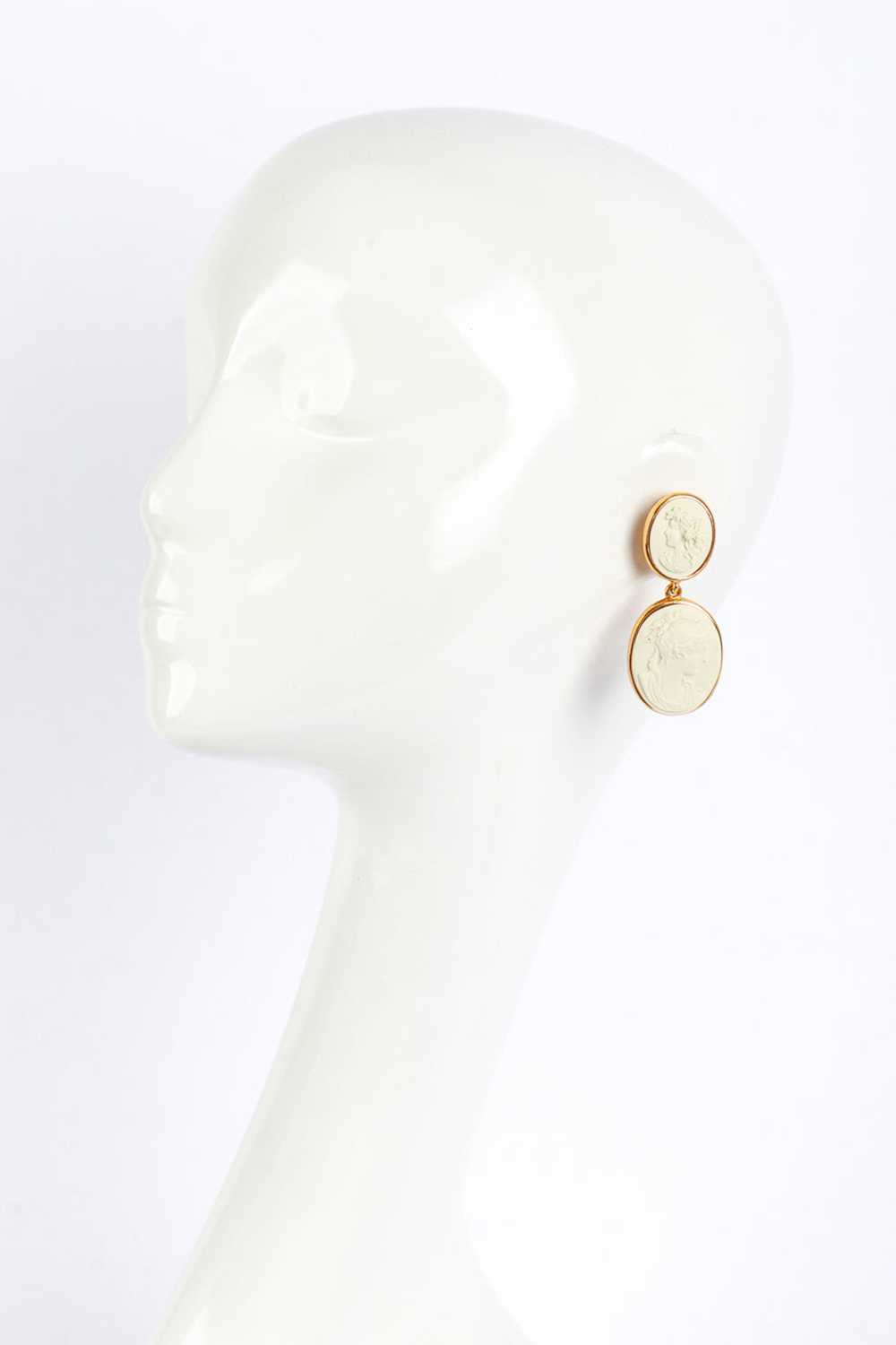 OSCAR DE LA RENTA Classic Cameo Earrings - image 2