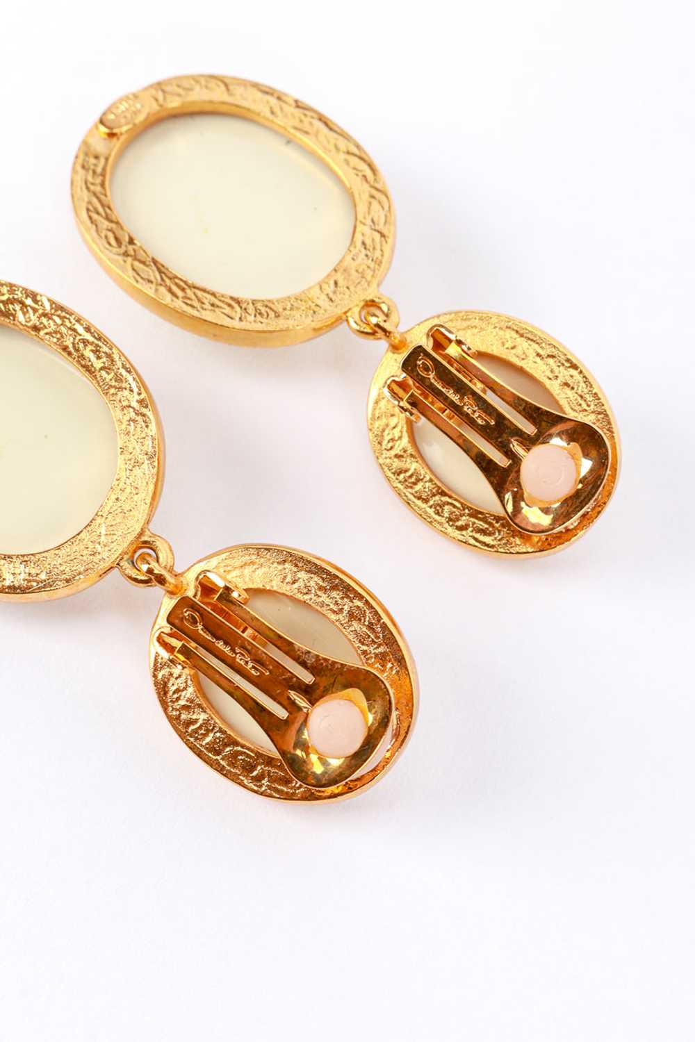 OSCAR DE LA RENTA Classic Cameo Earrings - image 5