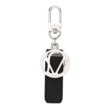 LOUIS VUITTON Taiga Calfskin LV Club Key Holder Ar