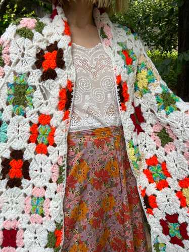 The Este Shawl - Vintage 1970s granny square knit 