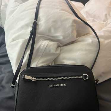 Crossbody micheal kors bag