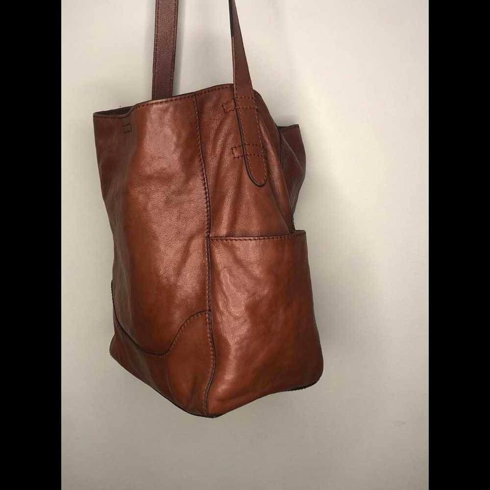 Classic Frye Hobo Leather Tote  Timeless Elegance… - image 9