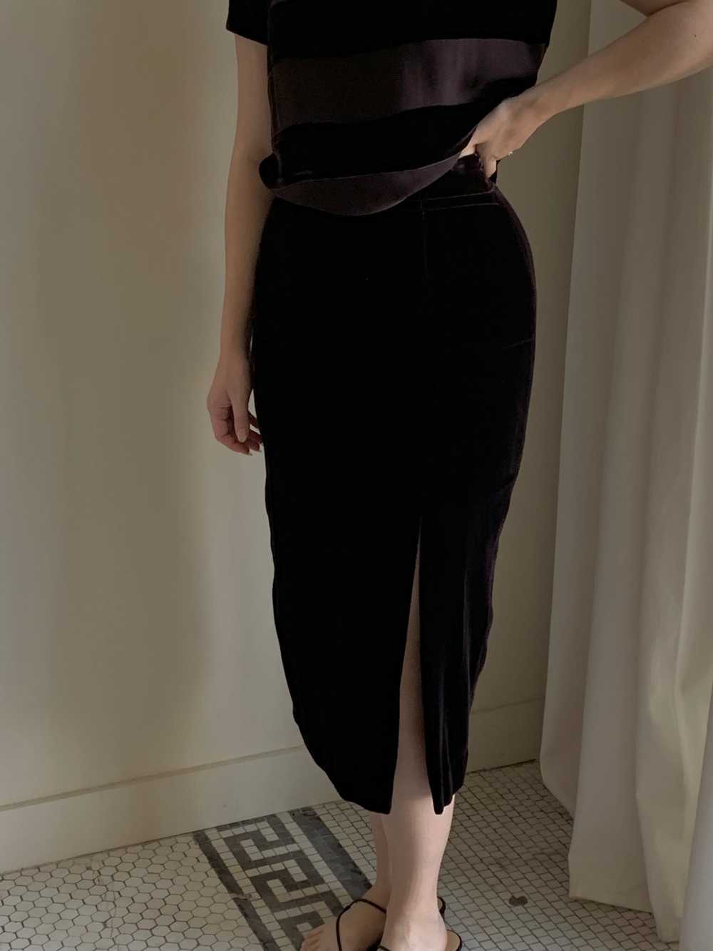 Dana Buchman velvet midi skirt - image 4