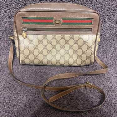 Extremely beautiful Old Gucci Shelly Line Shoulder