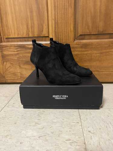 Vera Wang Size 6 - Simply Vera Suede Heels