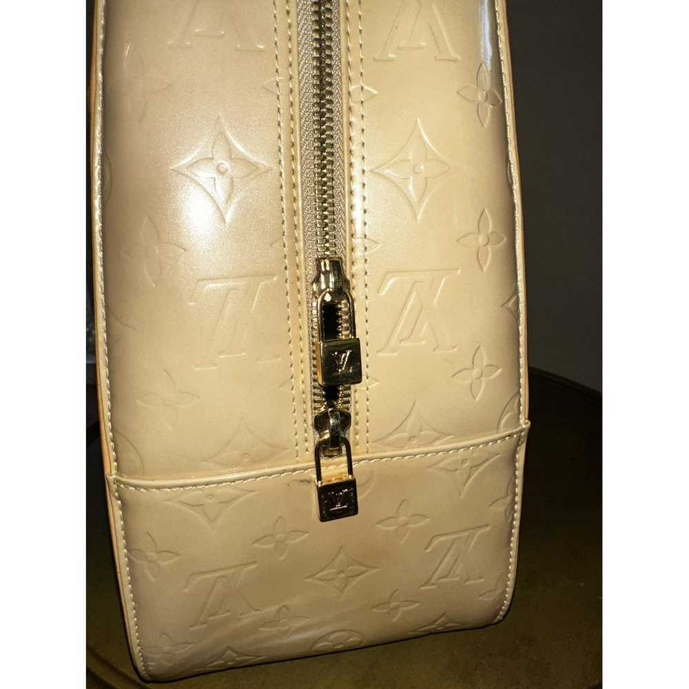 Louis Vuitton Sutton patent leather handbag - image 6