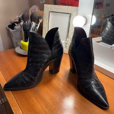 Aldo hardly worn black crocodile pointed toe ankle