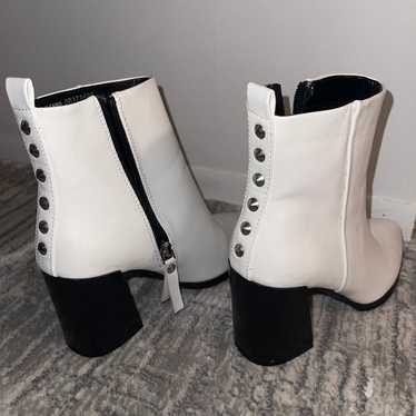 FOREVER 21 white boots