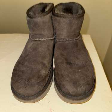 Short Uggs Size 7 Grey