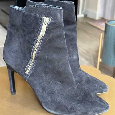 Vince Camuto black suede Booties 8.5