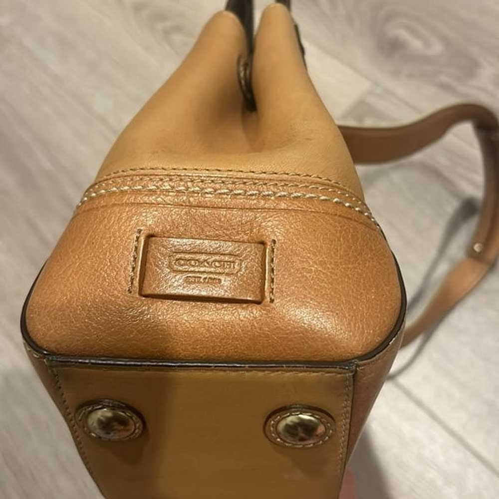 VINTAGE COACH HAMPTON LEATHER TAN BROWN SHOULDER … - image 2