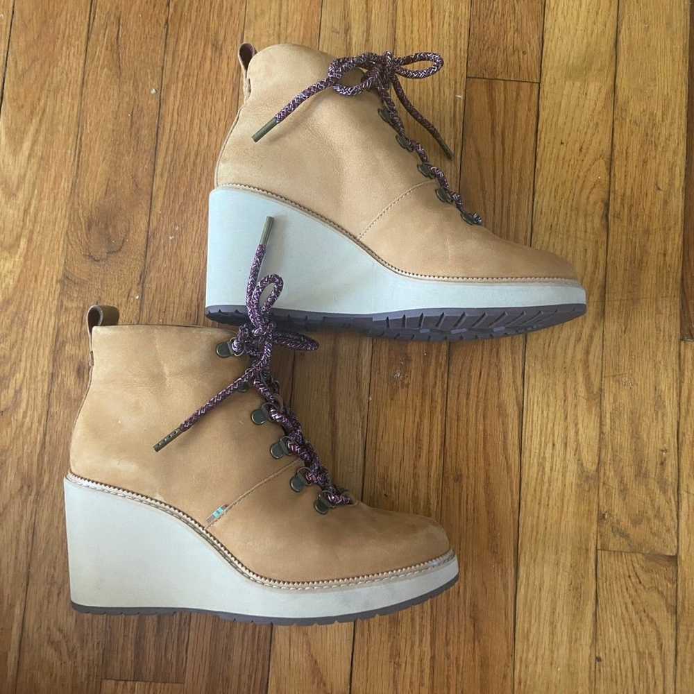 TOM’S ‘MELROSE’ TAN SUEDE WEDGE BOOTS-TIMBERLAND … - image 6