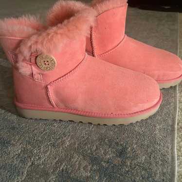 Ugg Short Bailey Button