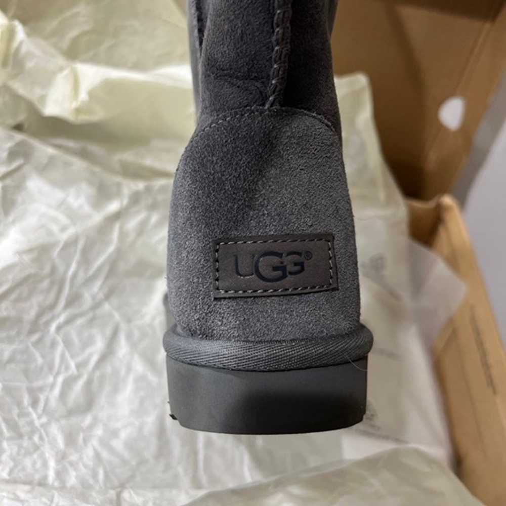 UGG - image 3