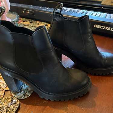 Dr. Martens Chelsea Boots