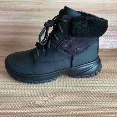 Ugg Women’s Yose Fluff V2  Boots S/N 1130901  Siz… - image 1