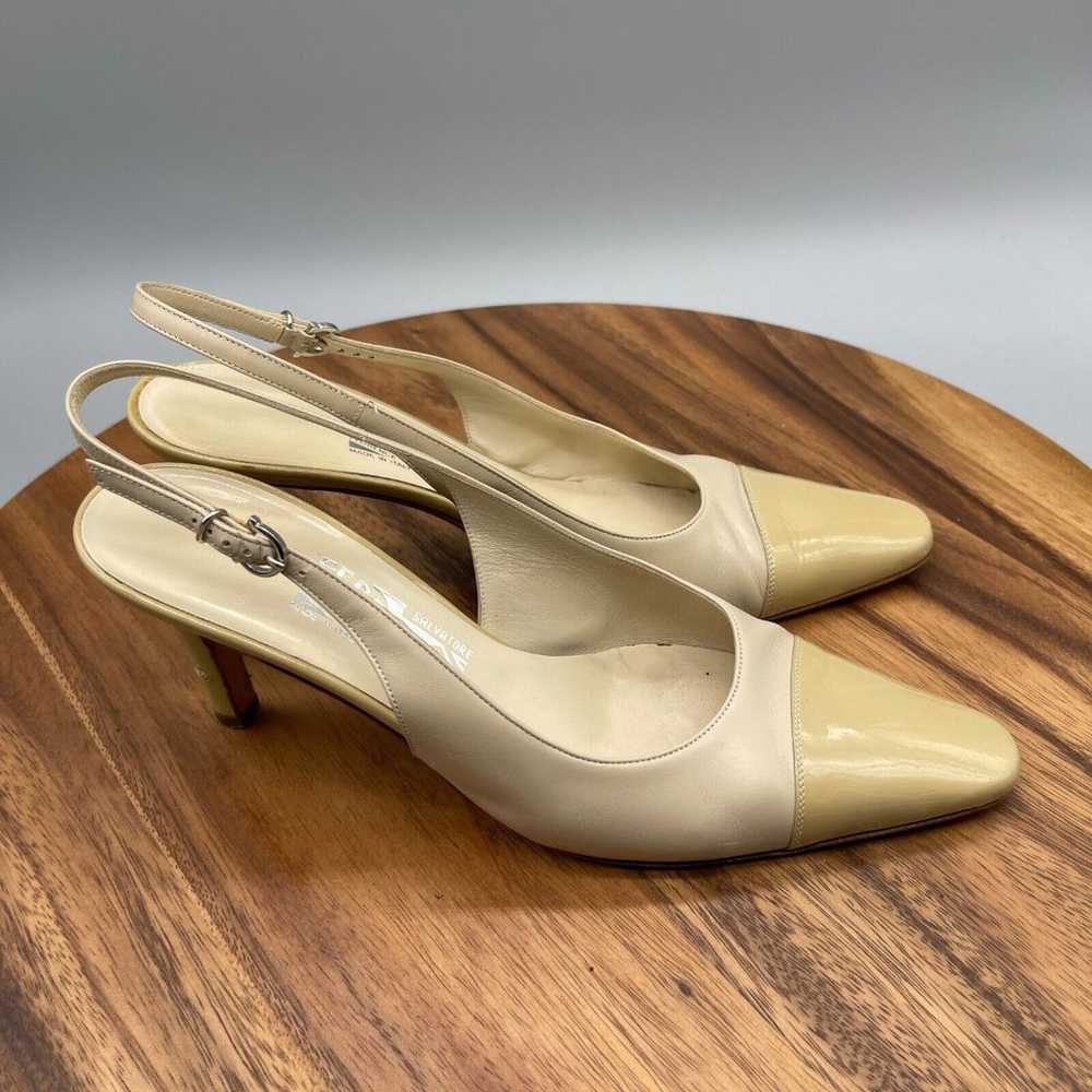 Vintage Salvatore Ferragamo Cream Slingback Pumps… - image 1