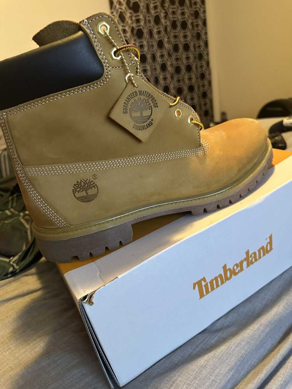 Timberland Timberland Wheat 6 inch boot sz 13 - image 2