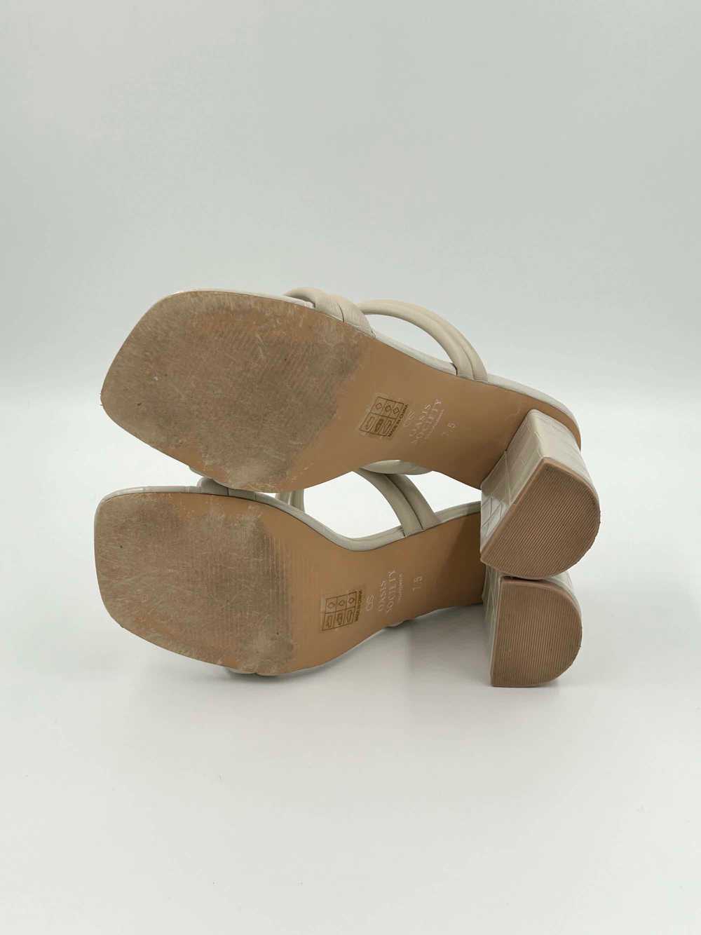 Lane 201 Angela Heel - image 6