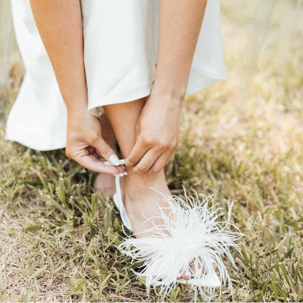 NWOT Lulus Harlee White Patent Feather High Heel … - image 3