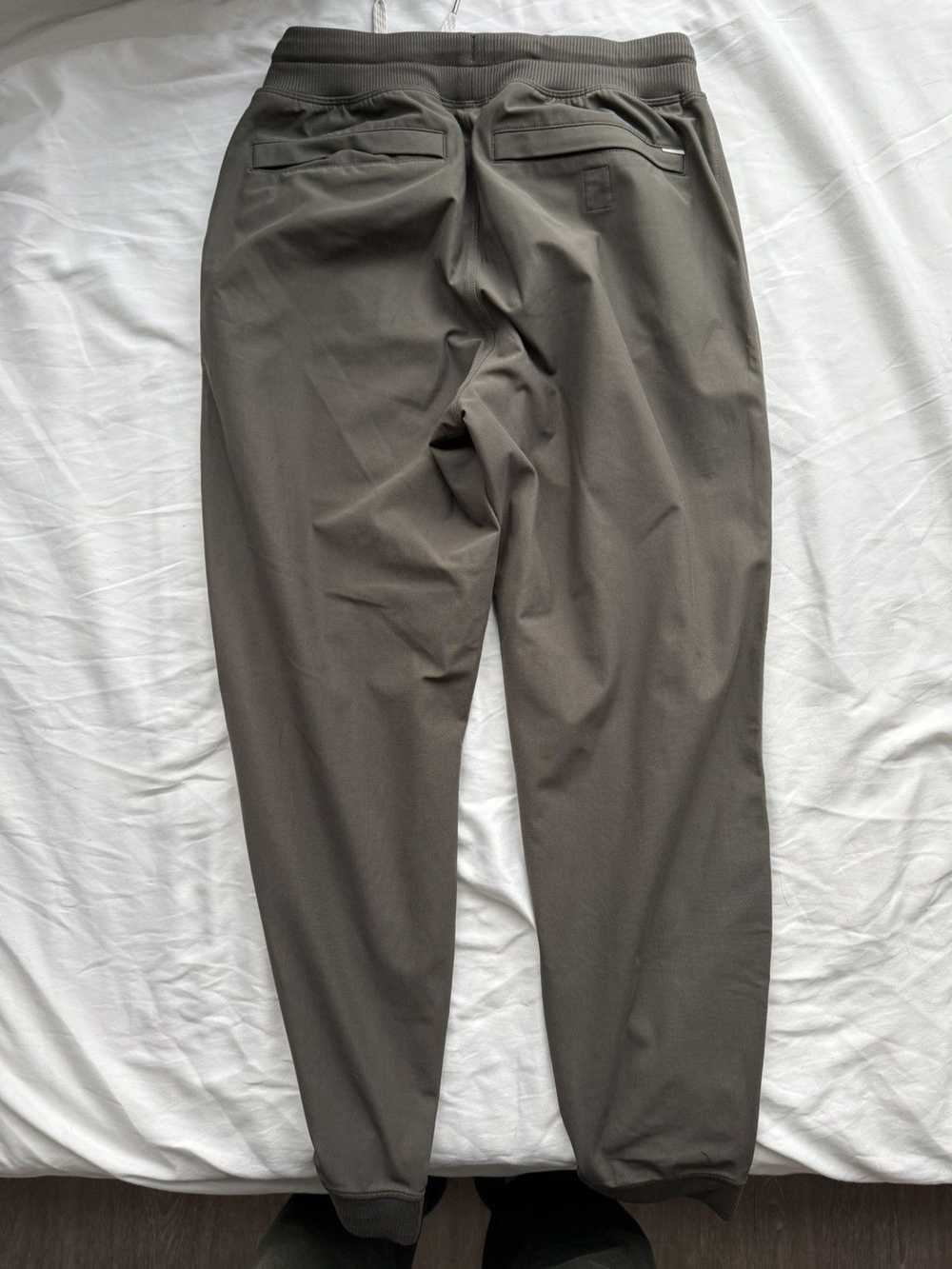 Vuori Vuori Meta Jogger in Dark Oregano (size S) - image 2