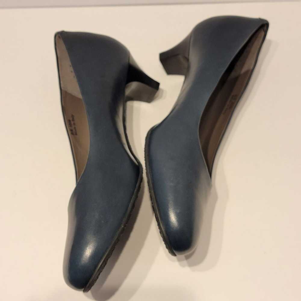 Women's Elaine Kitten heels in Navy size 10. - image 3