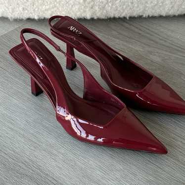 Stylish burgundy heels - image 1